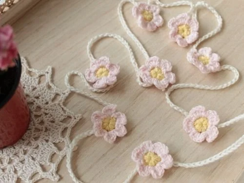 Crocheted pink flower garland