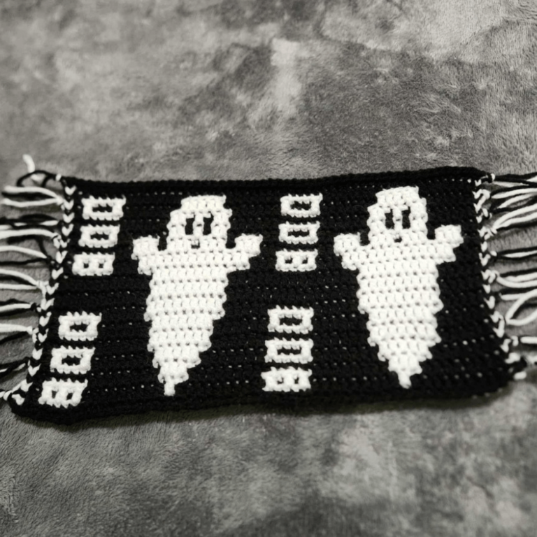 Crochet ghost boo scarf