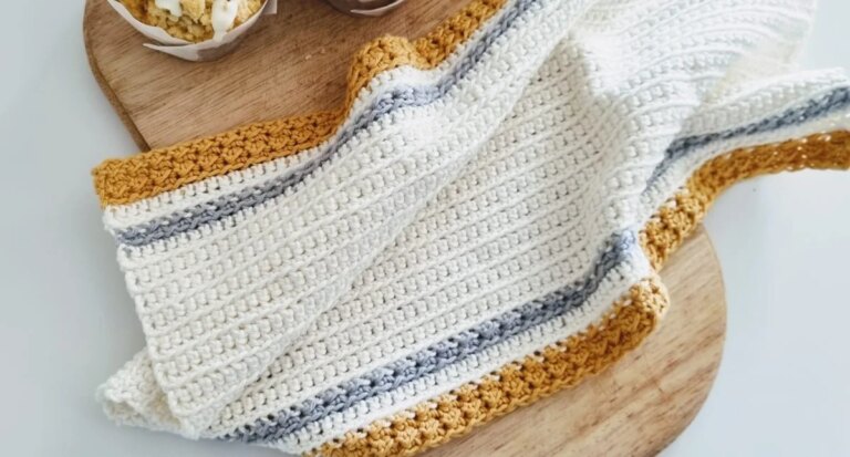 Striped crochet blanket, muffin